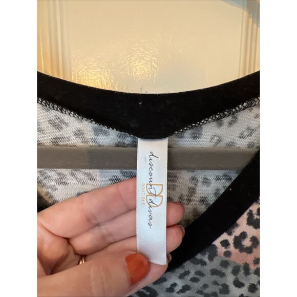 Discount Divas Pink Blue Tan V Neck Large Leopard Top - Picture 2 of 6